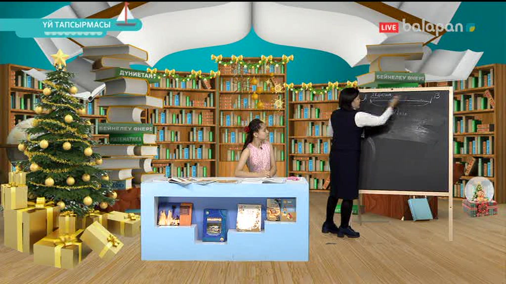 Жалаңаш қыздар фотоға кискаларын көрсетеді Ерлі-зайыптылар үштікке қыз іздейді.