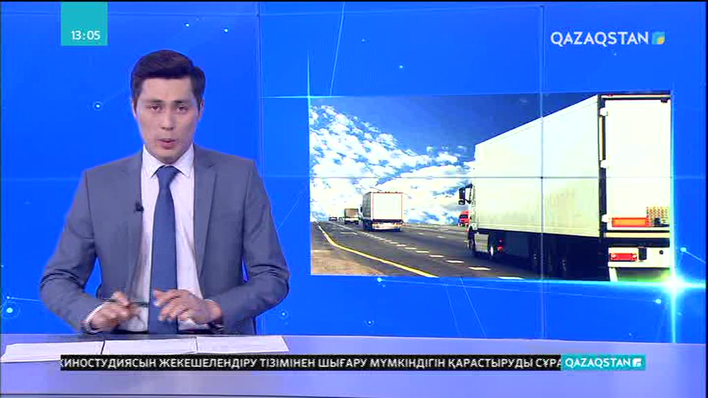 Жүк көліктерінің иығына мініп жатқан видеосы